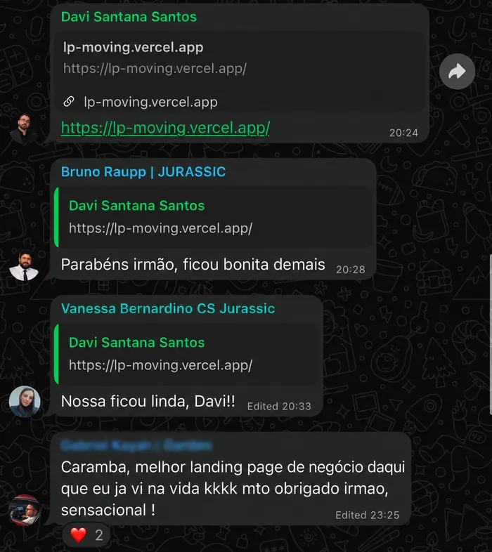 Print interno da equipe Jurassic elogiando uma landing page: Parabéns irmão, ficou bonita demais / Nossa ficou linda, Davi / melhor landing page de negócio que eu já vi na vida.