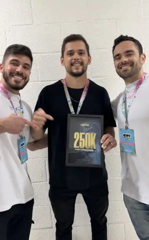 Cliente da Jurassic com a placa de R$ 250 mil faturados