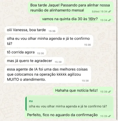 Depoimento de cliente via WhatsApp: Print interno da equipe Jurassic elogiando uma landing page.